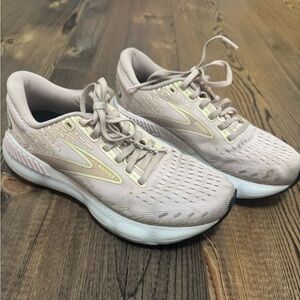 Brooks Women's Running Shoes - pink